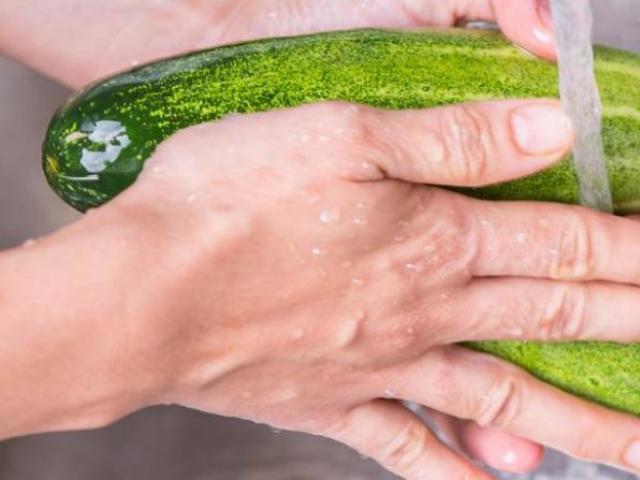 Cucumber juice: mga benepisyo at pinsala