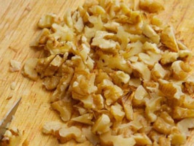 Cviklový šalát s orechmi: najlepšie recepty s fotografiami Cviklový šalát s orechmi a cesnakom