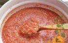 L'Adjika senza pomodori per l'inverno è un'ottima salsa per chi ama il brivido!