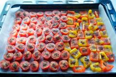 Suszone pomidory w domu: przepis na zimę i nie tylko