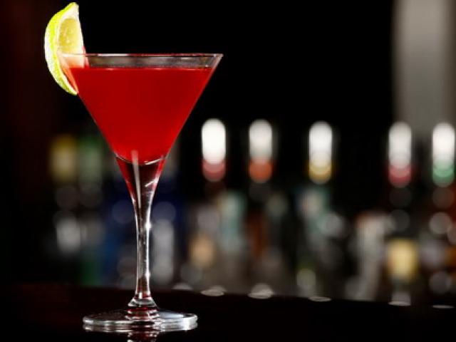 Pagalvokite apie tris: Kokteilių receptai iš trijų ingredientų Baro kokteiliai „Mojito“, „Cosmopolitan“ ir „Pina Colada“