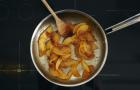 Kepti obuoliai karamelėje - žingsnis po žingsnio receptas su nuotraukomis