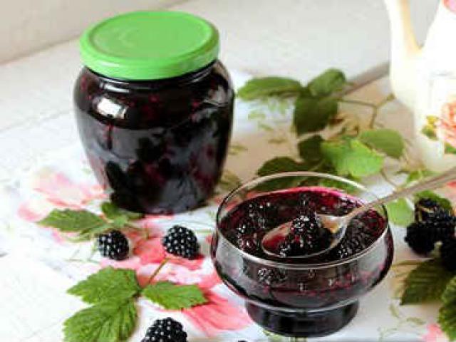 Five-minute blackberry jam for the winter