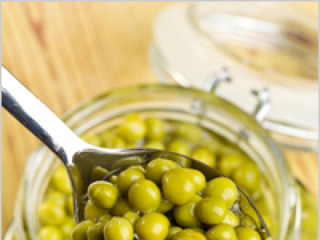 Canned green peas with vinegar