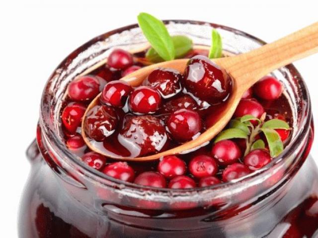 วิธีทำแยม lingonberry: สูตรอาหารง่ายๆและอร่อยพร้อมรูปถ่าย